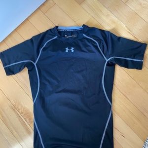 UNDER ARMOUR DRI FIT YOUTH MEDIUM SHORT SLEEVE BOYS